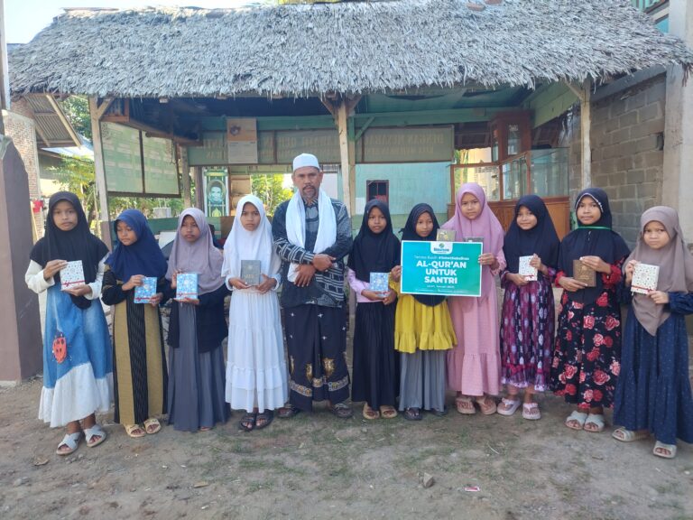 Kunjungi Penghafal Qur’an, Endatoe Foundation Salurkan Al-Qur’an