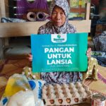 Penyaluran Paket Pangan untuk Nenek Barensyah