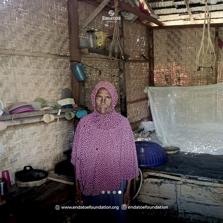 Tim Endatoe Foundation Berhasil Salurkan Bantuan Pangan Kepada Lansia Maimunah di Aceh Utara