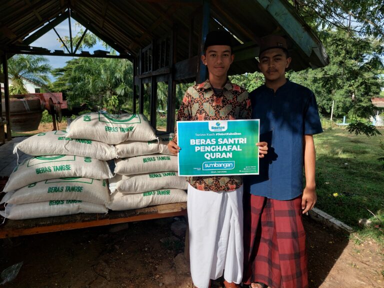 Penyaluran Beras untuk Santri Penghafal Quran di Pesantren Zurriyatul Qur’ani Al Ma’arif