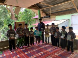 20 Al-Qur’an Disalurkan ke Balai Pengajian Nurul Hudan & Syamsud Dhuha