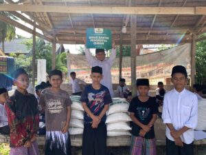 Endatoe Foundation Salurkan  Beras untuk Santri Dayah Ar-Raudhah