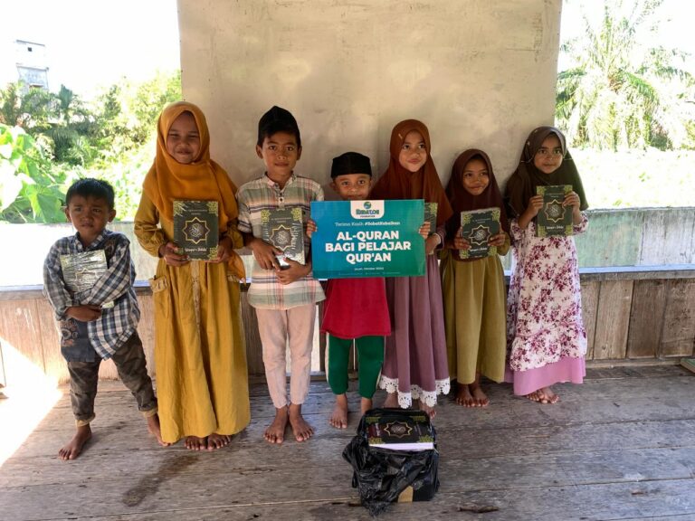 15 Mushaf Al-Qur’an Disalurkan Endatoe Foundation untuk Santri Balai Pengajian Ikhwanul Achi